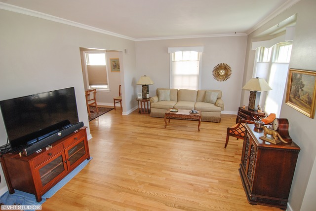 394 Repton Road Riverside, IL 60546 - Photo 3 of 15