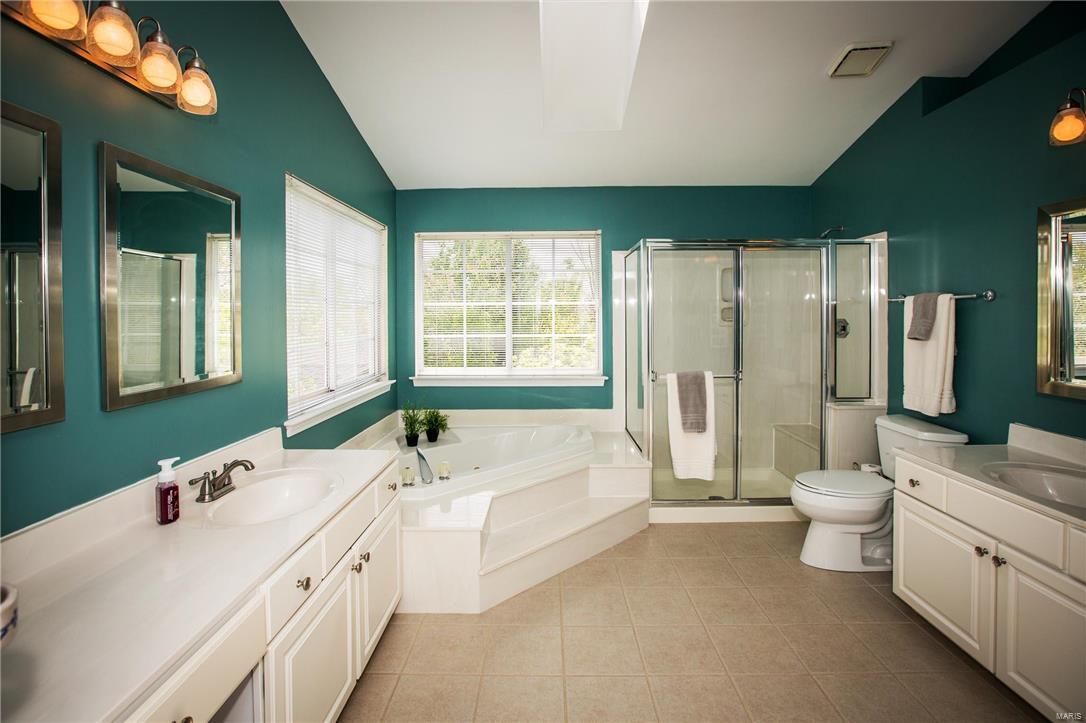 406 Ballwin Estates Court Ballwin, MO 63021 - Photo 15 of 25 Gallery Image 15