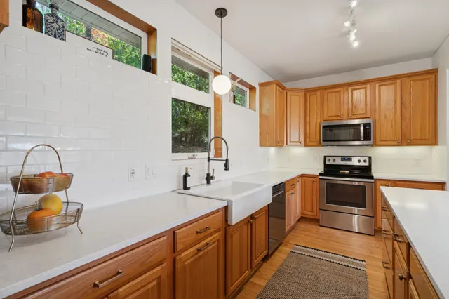 $425,000 | 9816 Cove Drive, Minnetonka, MN 55305