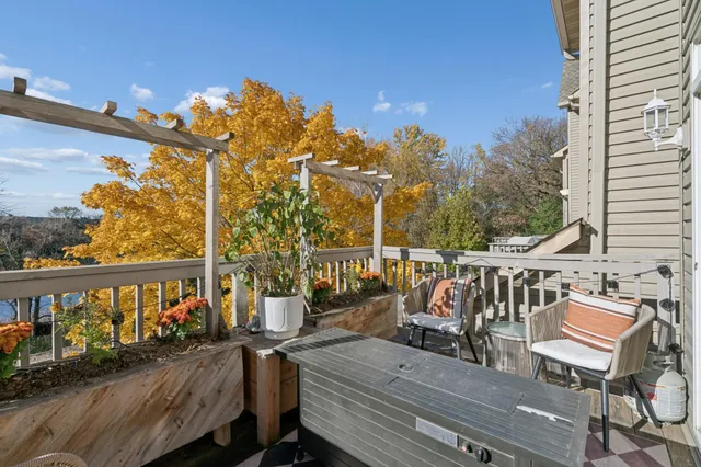 $399,900 | 9816 Cove Drive, Minnetonka, MN 55305