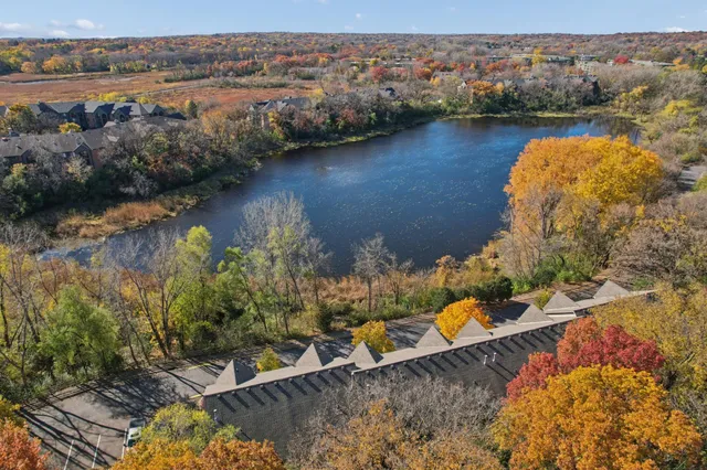 $425,000 | 9816 Cove Drive, Minnetonka, MN 55305