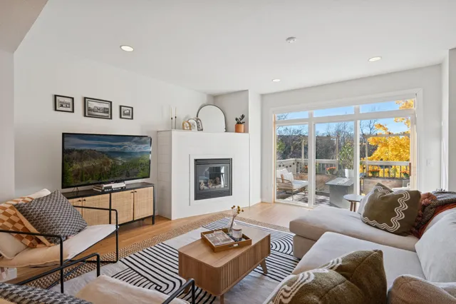 $425,000 | 9816 Cove Drive, Minnetonka, MN 55305