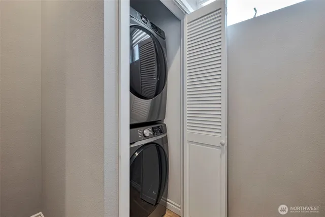 a close up view of a washer and dryer