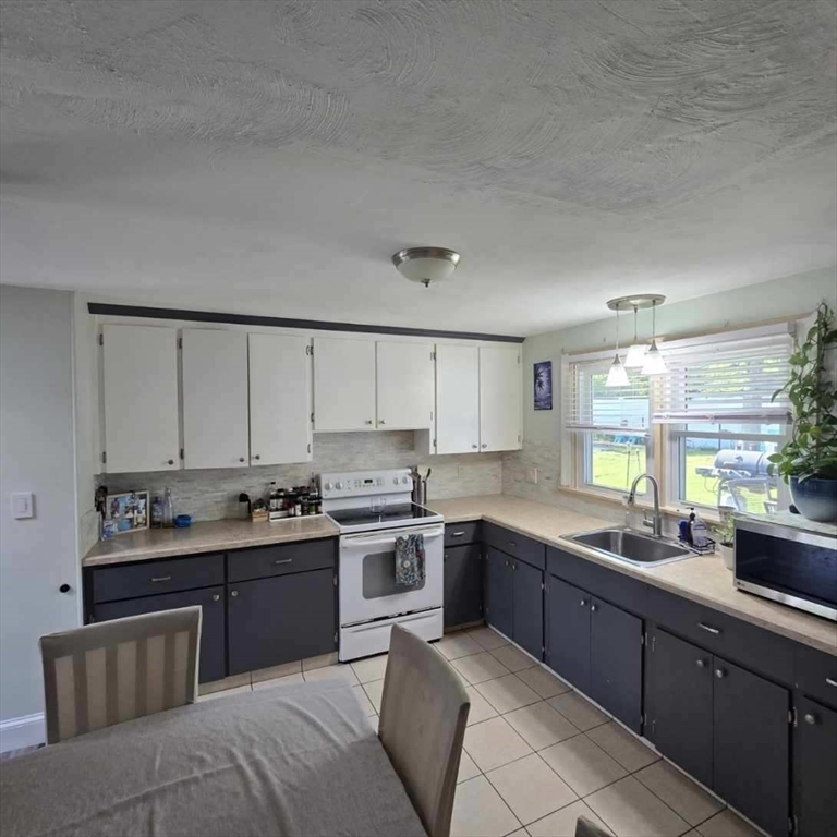 44 Leahy Road Brockton, MA 02302 - Photo 3 of 19