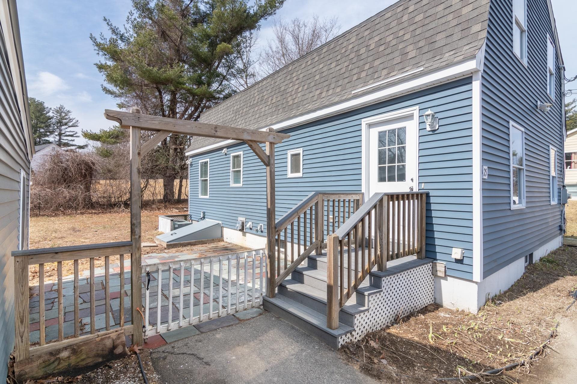 25 State Street Rochester, NH 03867 - Photo 2 of 32