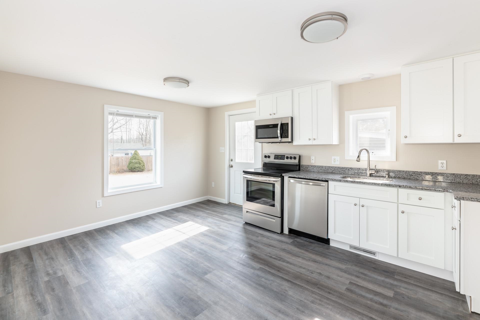 25 State Street Rochester, NH 03867 - Photo 4 of 32