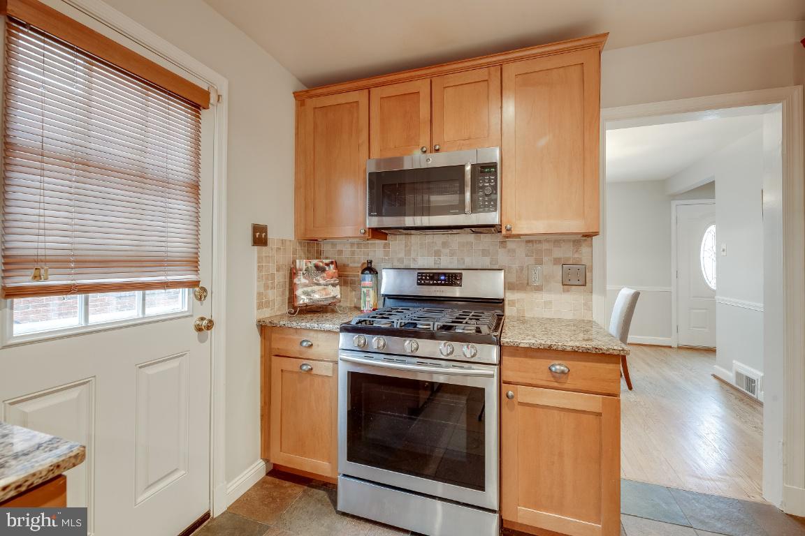611 Forest Glen Road Silver Spring, MD 20901 - Photo 12 of 36 Kitchen with lots of cabinets and counter space