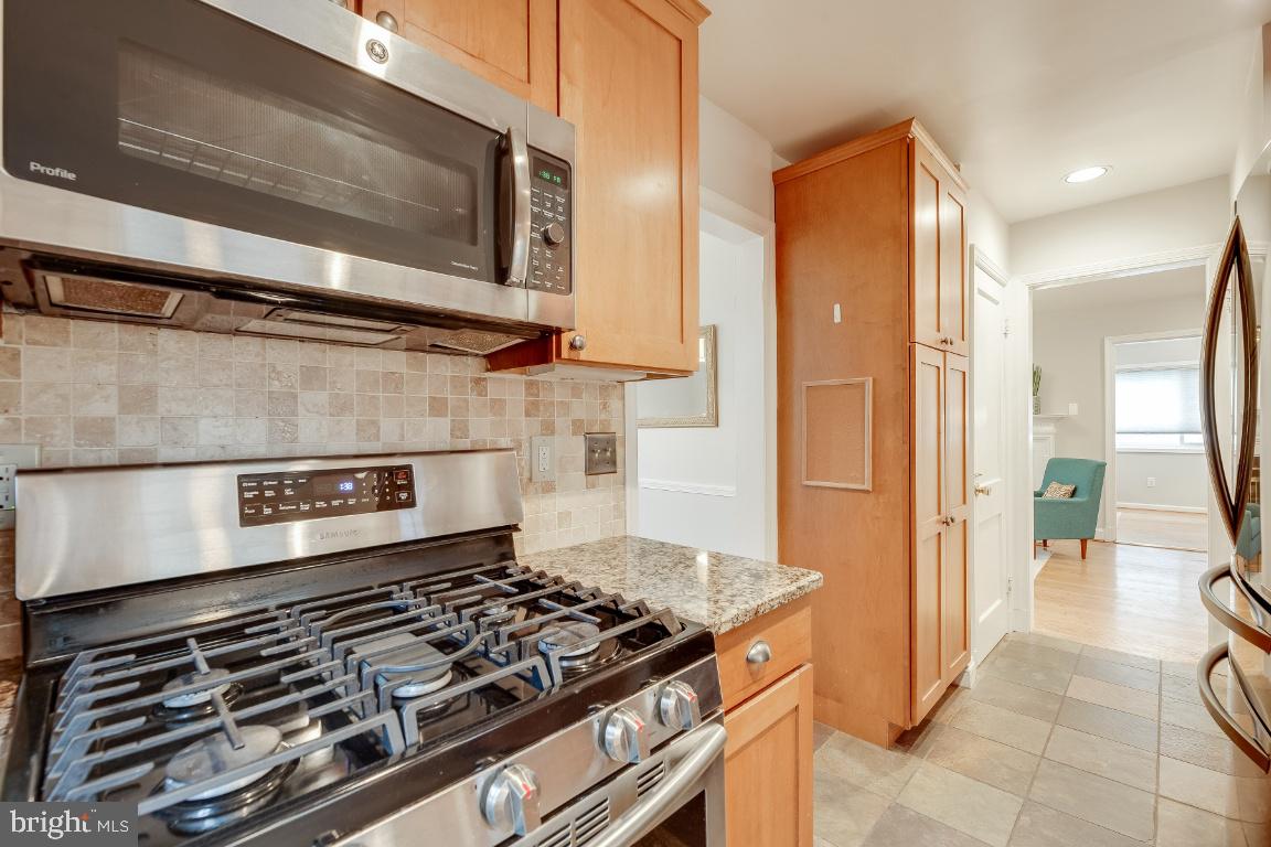 611 Forest Glen Road Silver Spring, MD 20901 - Photo 13 of 36 Kitchen with lots of cabinets and counter space