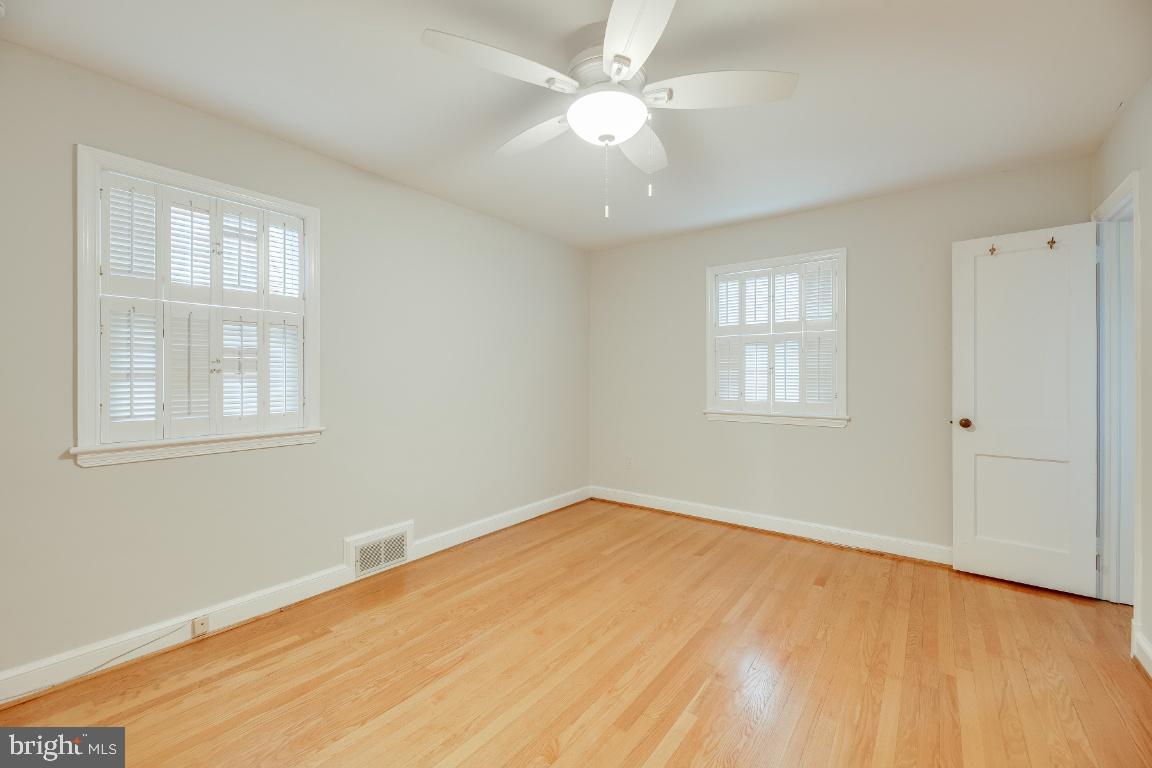 611 Forest Glen Road Silver Spring, MD 20901 - Photo 29 of 36 Bedroom four