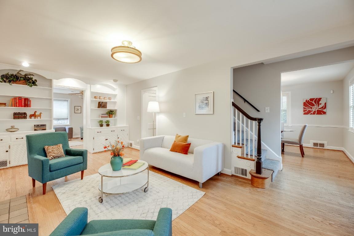 611 Forest Glen Road Silver Spring, MD 20901 - Photo 4 of 36 Spacious formal living room!