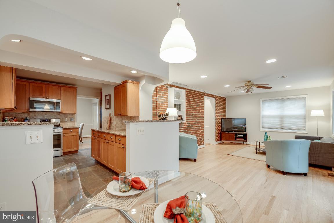 611 Forest Glen Road Silver Spring, MD 20901 - Photo 10 of 36 Expansive family room with casual dining area