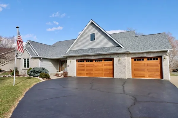 $525,000 | 10107 Atwood Road, Roscoe, IL 61073