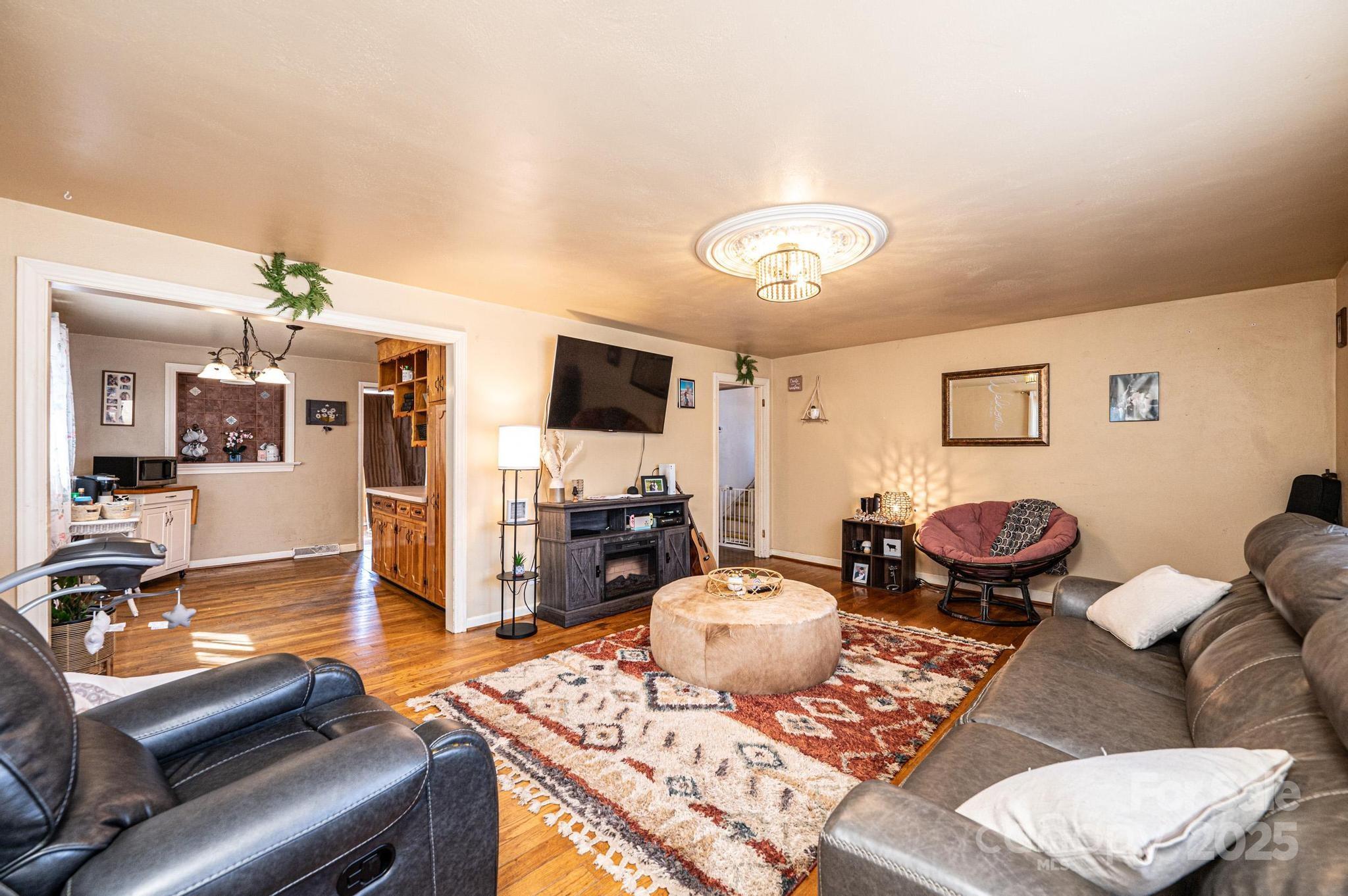 4238 Johnson Bridge Road Hickory, NC 28602 - Photo 5 of 25 Gallery Image 5