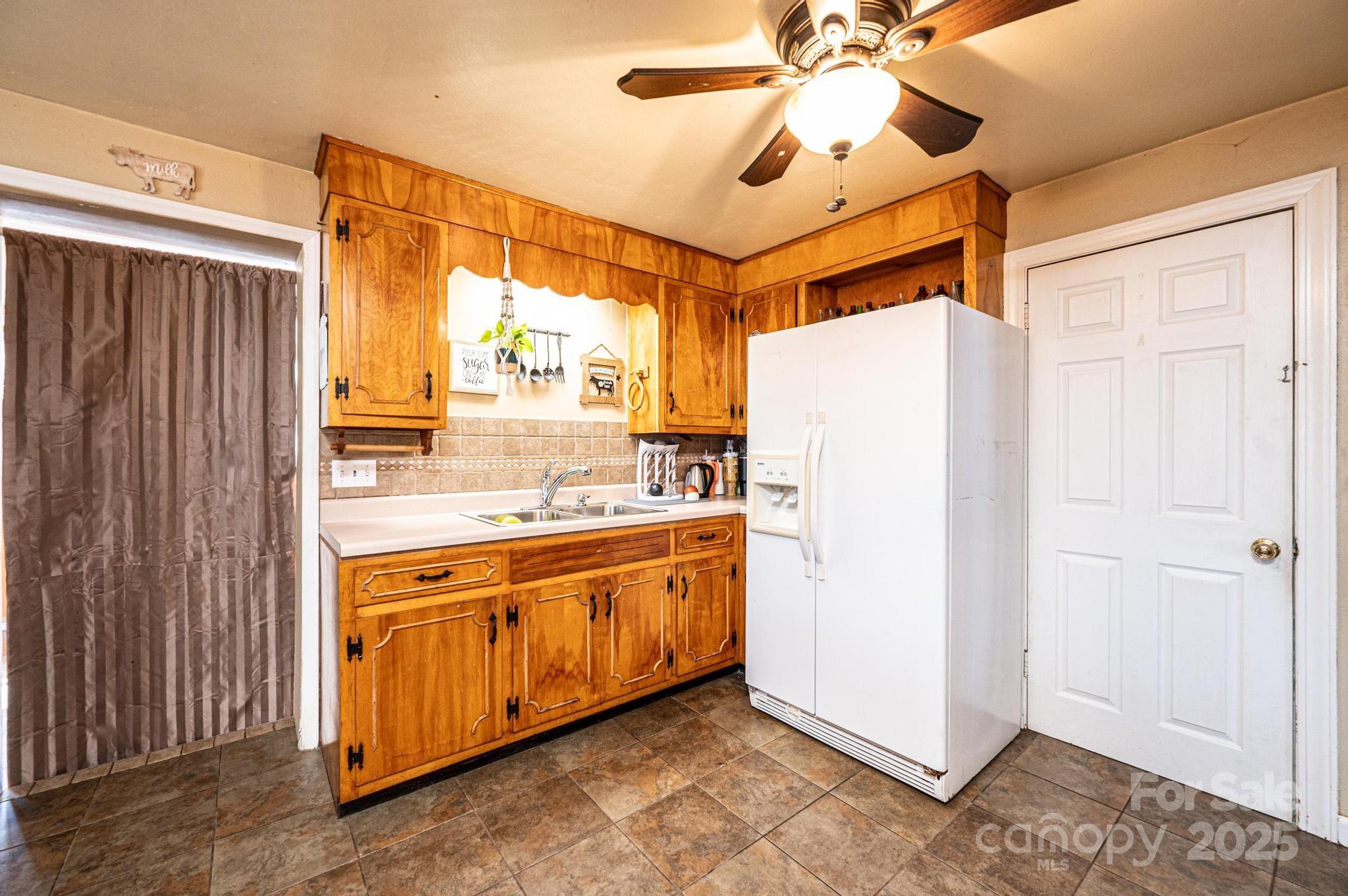 4238 Johnson Bridge Road Hickory, NC 28602 - Photo 8 of 25 Gallery Image 8