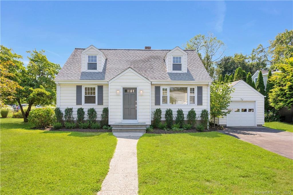 Adorable Fairfield Cape in the highly sort after University area.