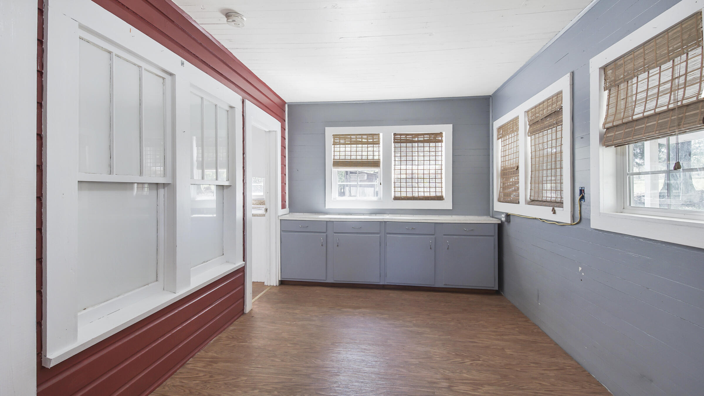 36 Williams Road DeFuniak Springs, FL 32433 - Photo 26 of 40 a room with window and closet