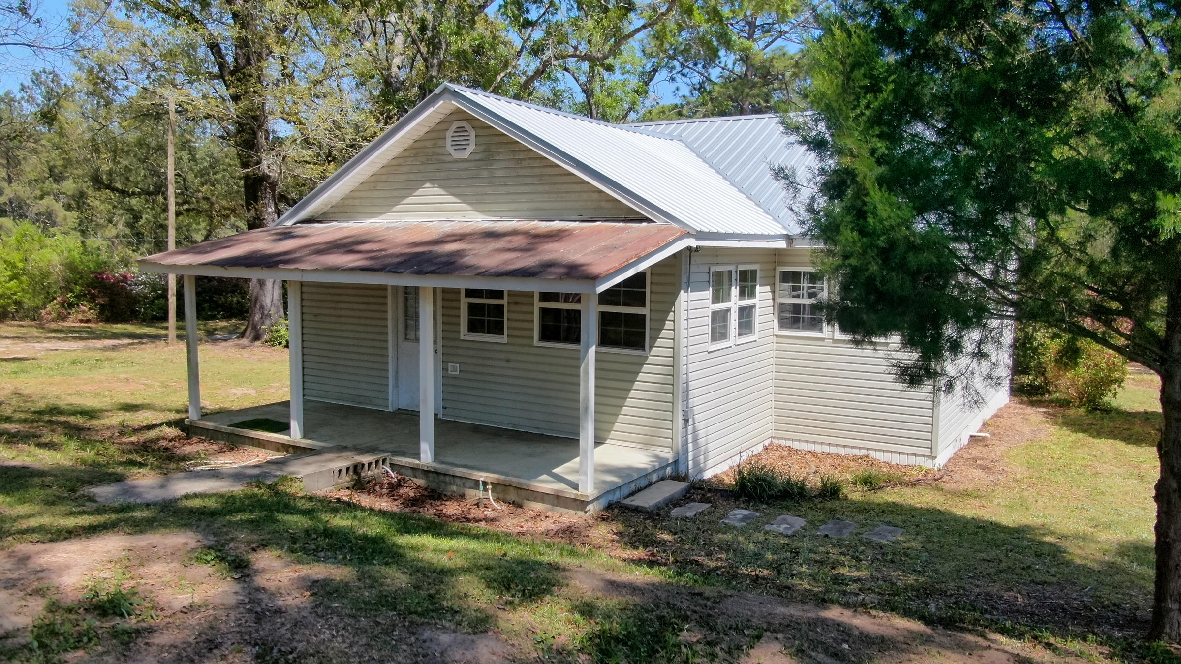 36 Williams Road DeFuniak Springs, FL 32433 - Photo 30 of 40 a house with green field in front of it