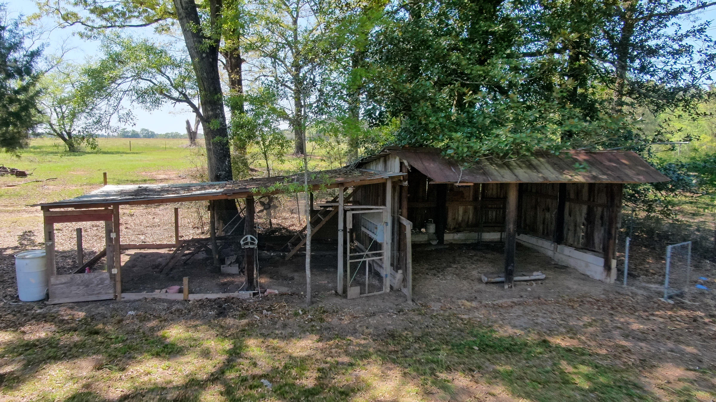 36 Williams Road DeFuniak Springs, FL 32433 - Photo 34 of 40 a view of a wooden deck and a yard
