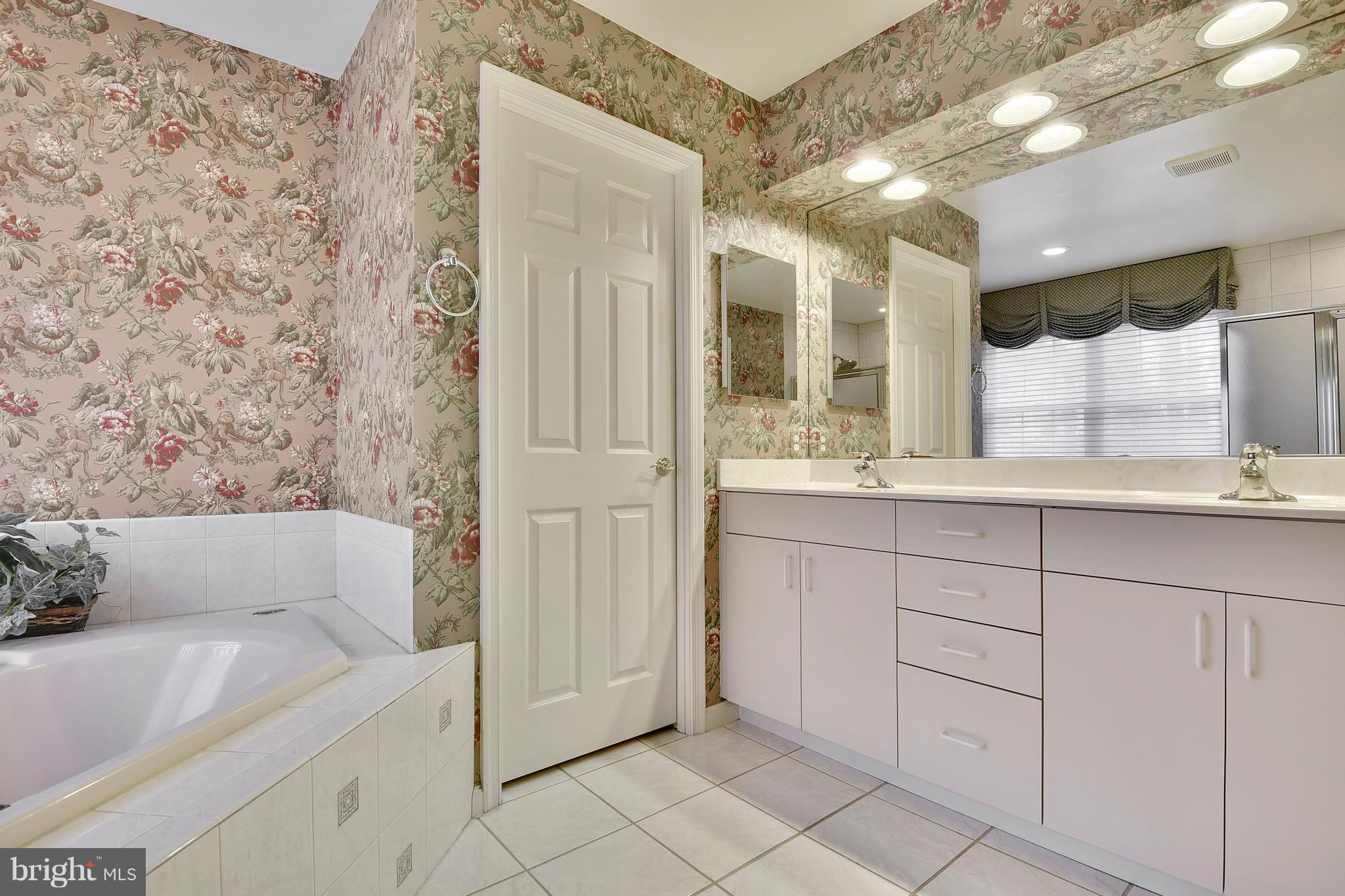 5607 South Bend Road Baltimore, MD 21209 - Photo 23 of 30 a bathroom with a sink a mirror and a bathtub