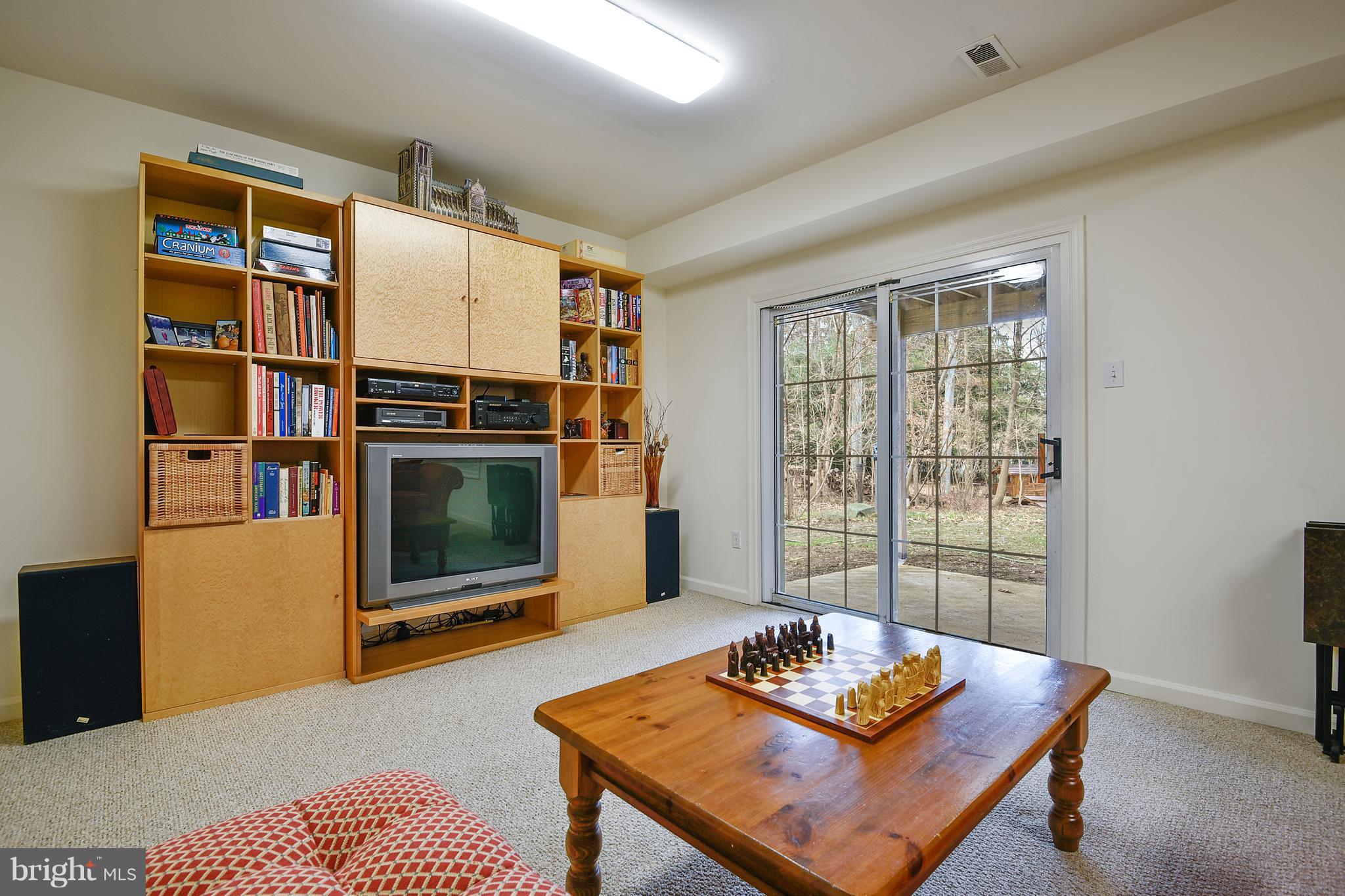 5607 South Bend Road Baltimore, MD 21209 - Photo 25 of 30 a living room with furniture rug and window