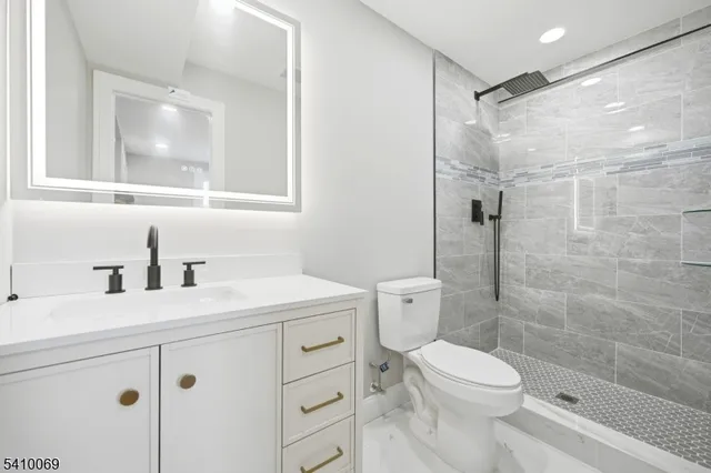 $649,900 | 47 Nokomis Avenue, Lake Hiawatha, NJ 07034