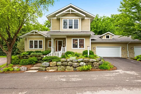 $599,000 | 17 Glen Arbor Way, Fitchburg, WI 53711