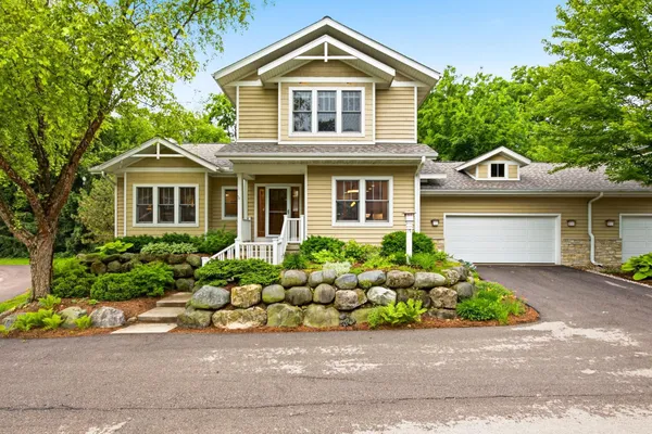 $599,000 | 17 Glen Arbor Way, Fitchburg, WI 53711