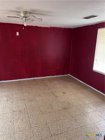 a view of a livingroom with a ceiling fan and fireplace