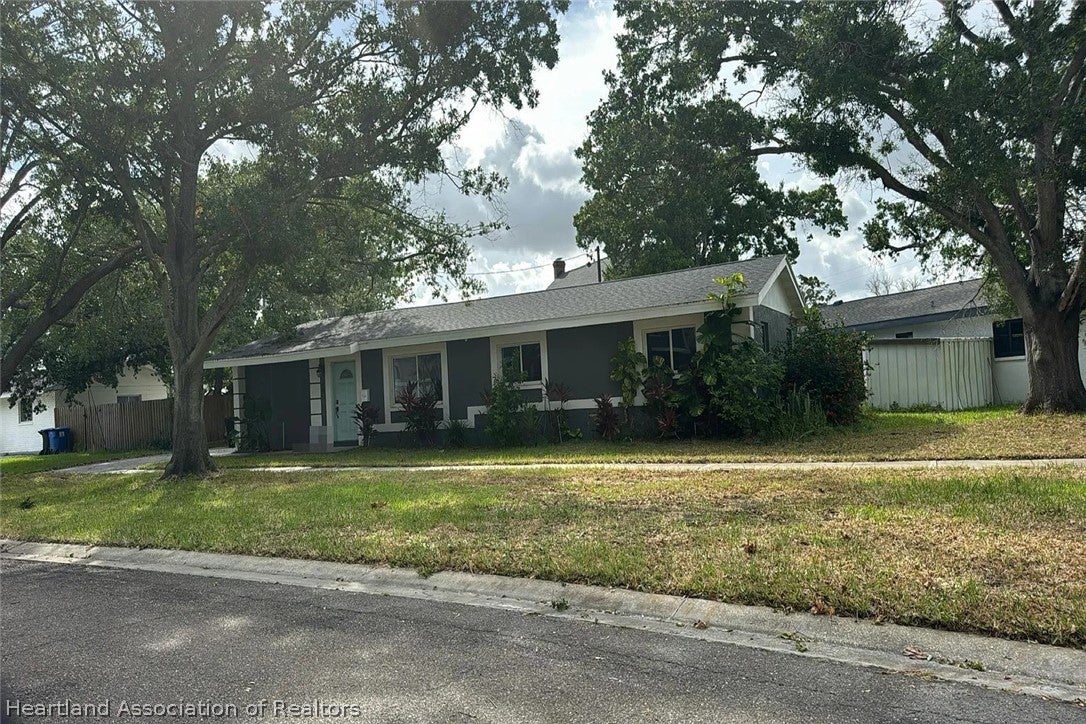 401 Patica Road Northeast St. Petersburg, FL 33702 - Photo 4 of 5 Gallery Image 4