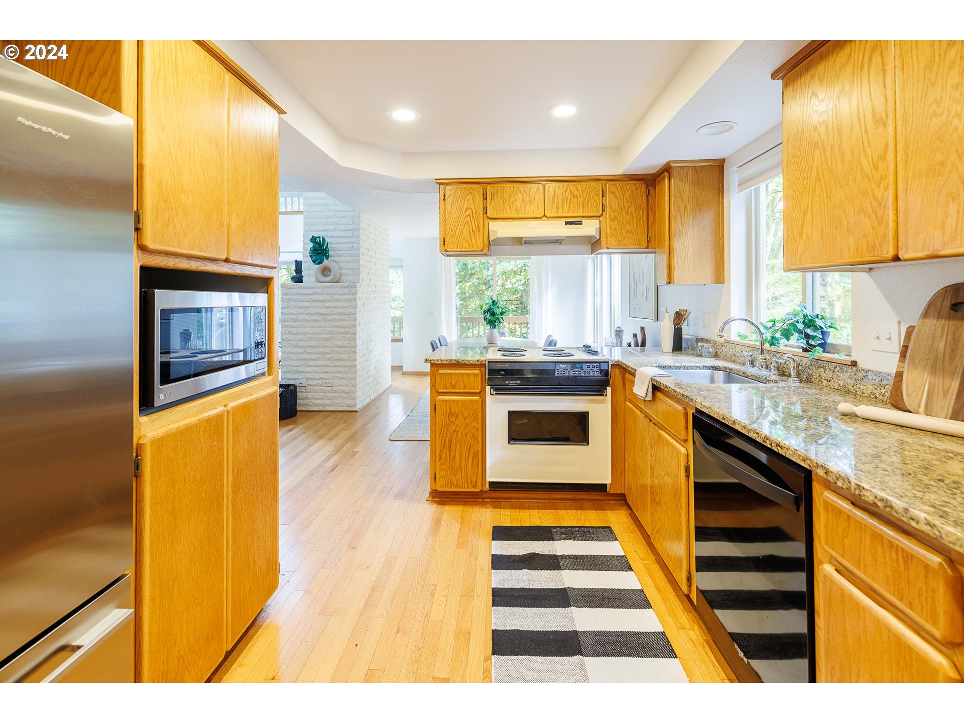 7140 Southwest Raleighwood Lane Portland, OR 97225 - Photo 11 of 35 Gallery Image 11