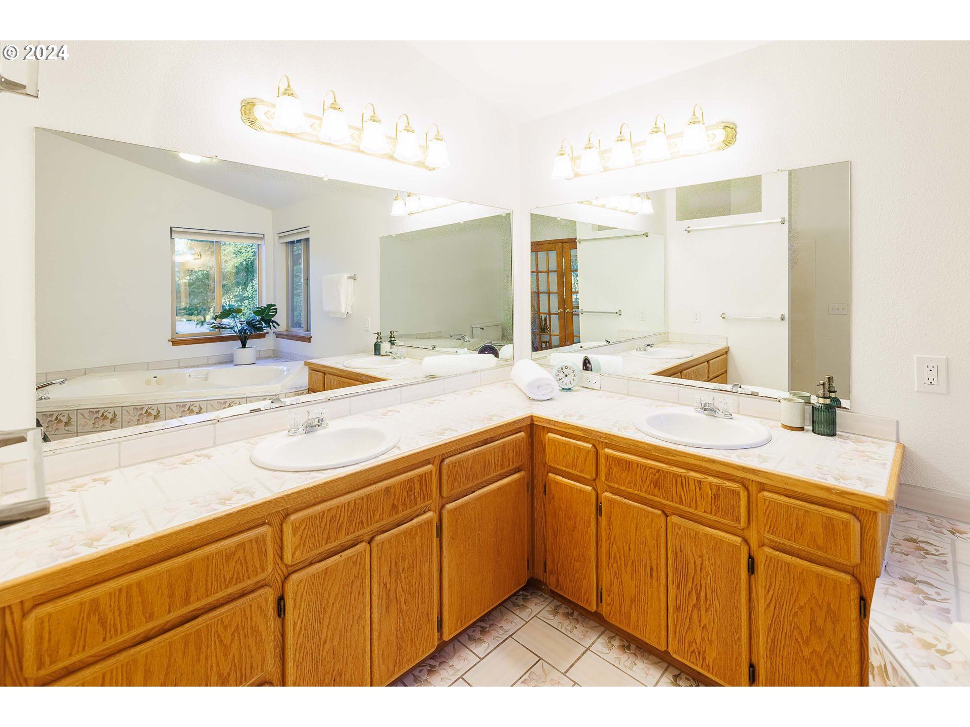 7140 Southwest Raleighwood Lane Portland, OR 97225 - Photo 15 of 35 Gallery Image 15