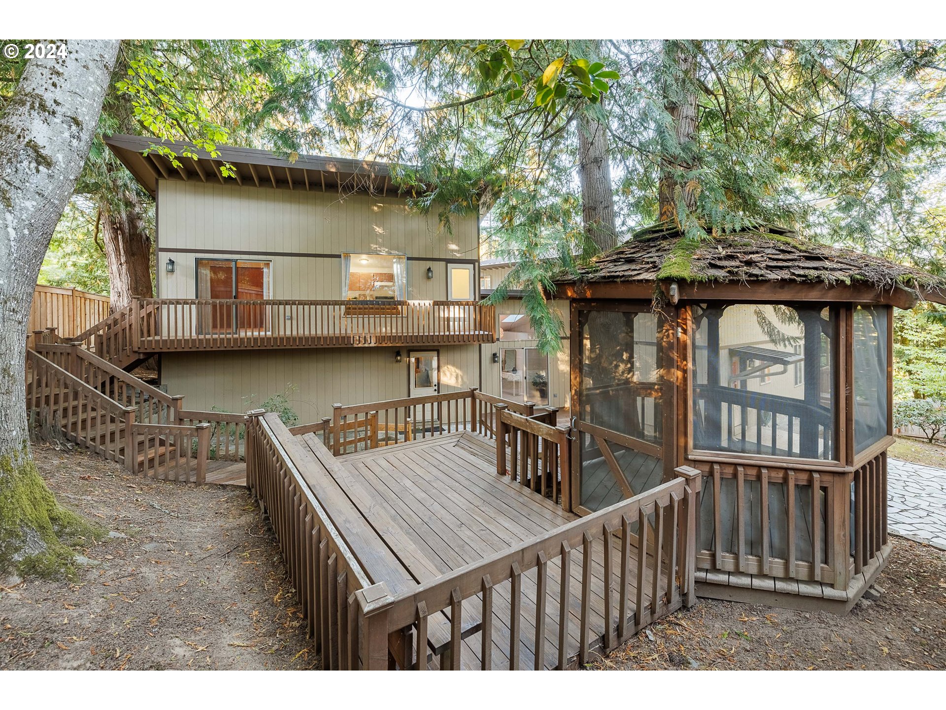 7140 Southwest Raleighwood Lane Portland, OR 97225 - Photo 34 of 35 Gallery Image 34