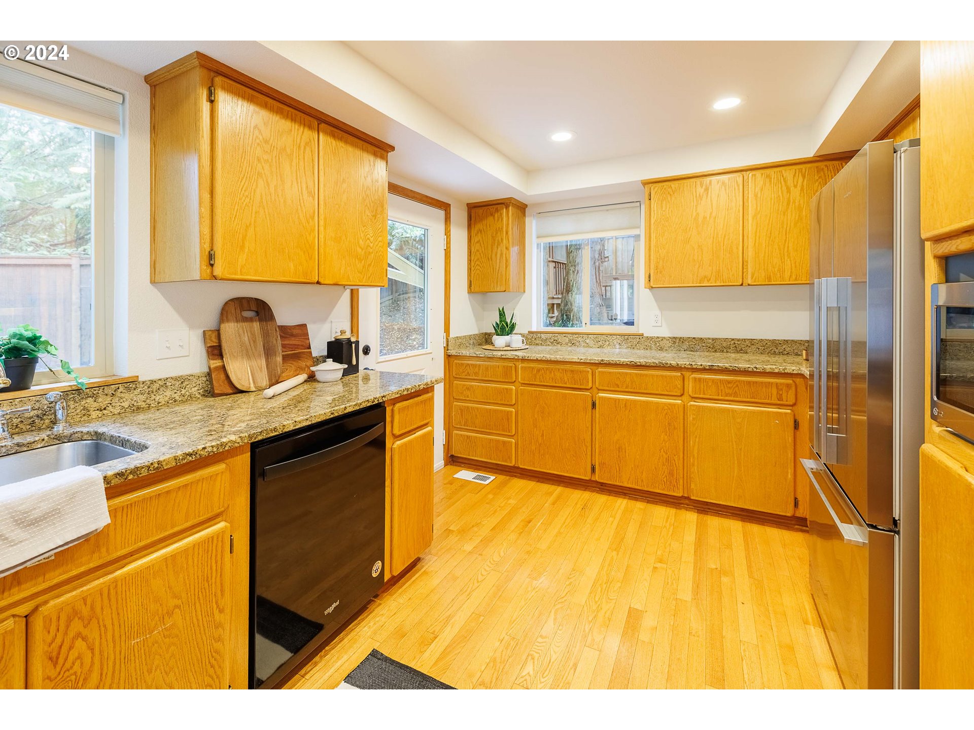 7140 Southwest Raleighwood Lane Portland, OR 97225 - Photo 10 of 35 Gallery Image 10