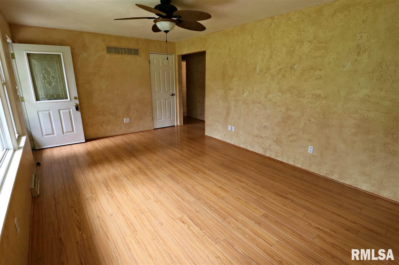 4719 North Koerner Road Peoria, IL 61615 - Photo 4 of 27 Gallery Image 4