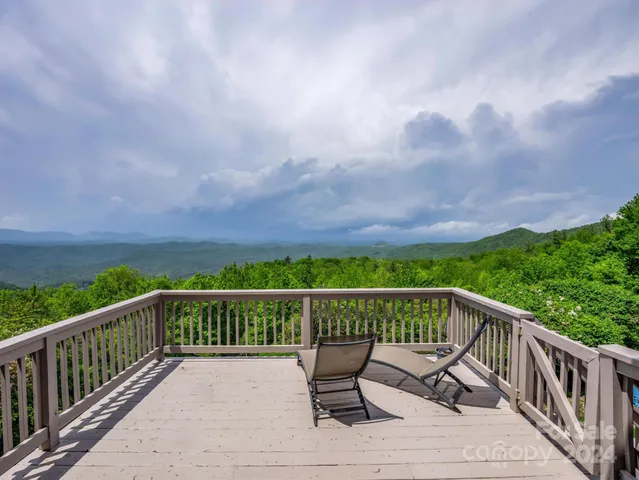 a view of a tennis court