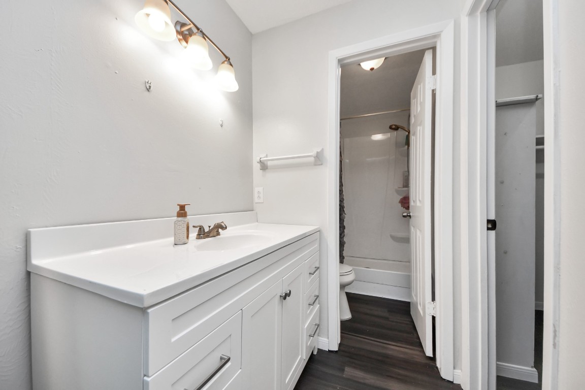 1415 Parry-Sound Pasadena, TX 77504 - Photo 23 of 39 a bathroom with a sink and a mirror
