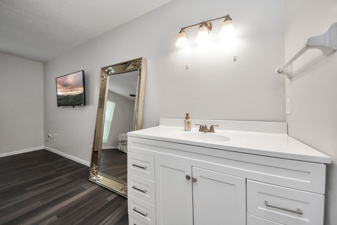 1415 Parry-Sound Pasadena, TX 77504 - Photo 26 of 39 a bathroom with a sink and a mirror