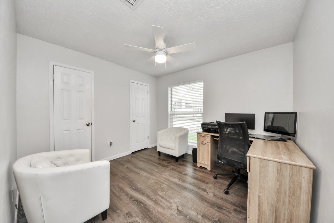 1415 Parry-Sound Pasadena, TX 77504 - Photo 30 of 39 a workspace with furniture and window