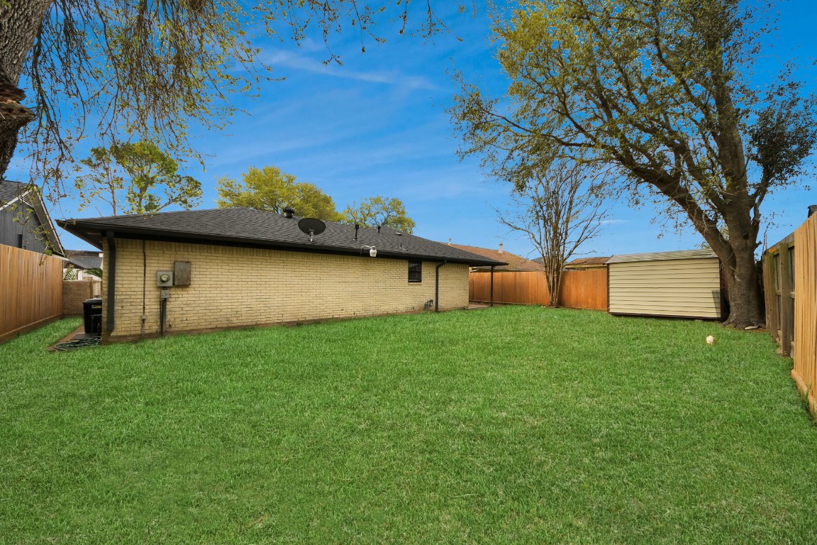 1415 Parry-Sound Pasadena, TX 77504 - Photo 37 of 39 a view of back yard of the house