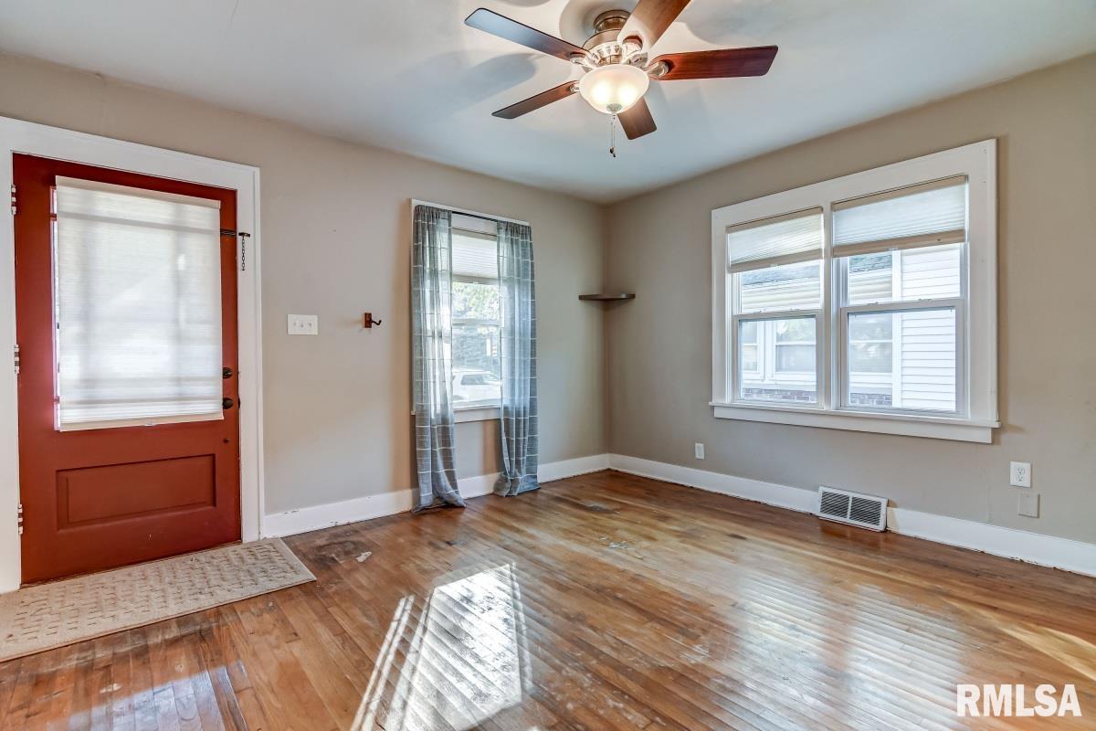 1235 Monument Avenue Springfield, IL 62702 - Photo 5 of 32