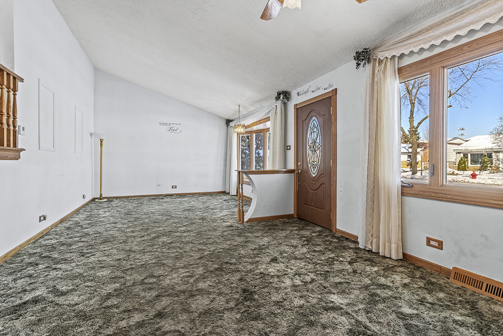 4317 West Linecrest Drive Alsip, IL 60803 - Photo 2 of 16