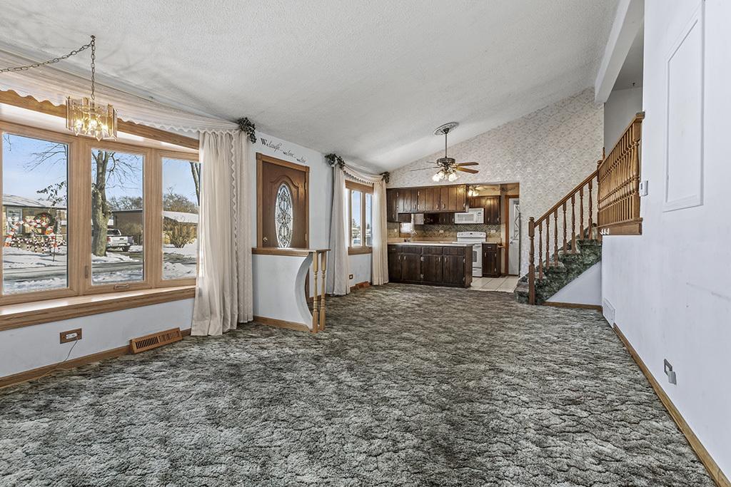 4317 West Linecrest Drive Alsip, IL 60803 - Photo 3 of 16