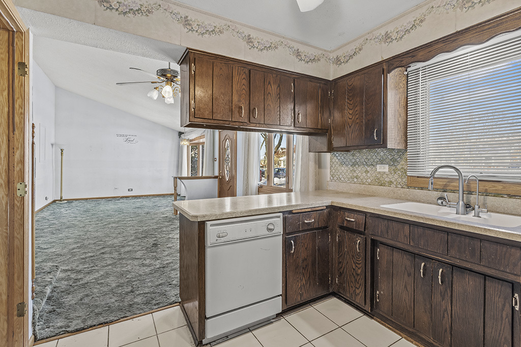 4317 West Linecrest Drive Alsip, IL 60803 - Photo 5 of 16