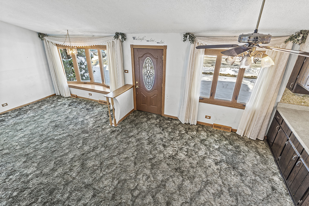 4317 West Linecrest Drive Alsip, IL 60803 - Photo 6 of 16