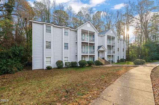 $159,900 | 1300 Park Glen Drive, Unit 102, Raleigh, NC 27610