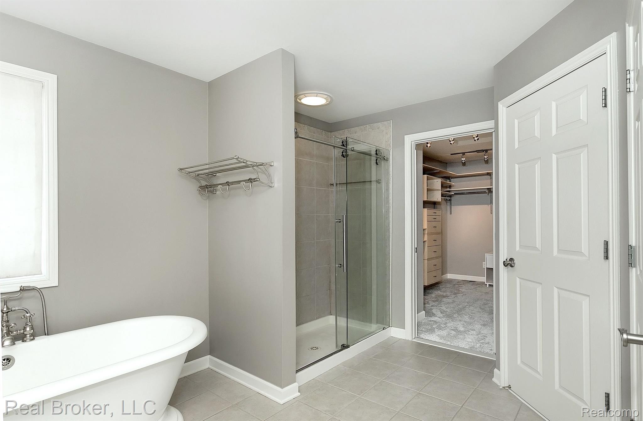 2318 Andover Boulevard Rochester, MI 48306 - Photo 37 of 74 Gallery Image 37