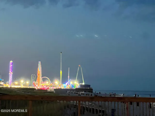 a room with lots of lights