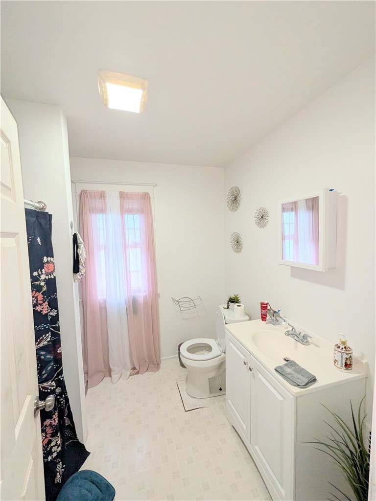 206 Avenue East Rochester, NY 14621 - Photo 17 of 22 Bathroom