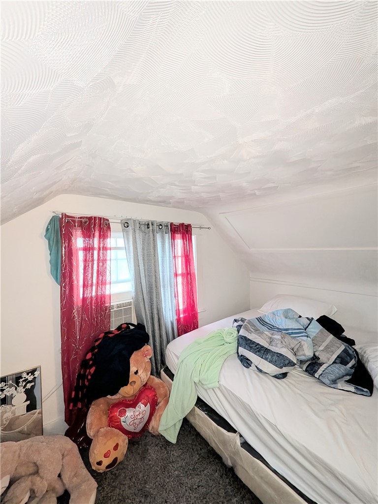 206 Avenue East Rochester, NY 14621 - Photo 5 of 22 Attic Bedroom