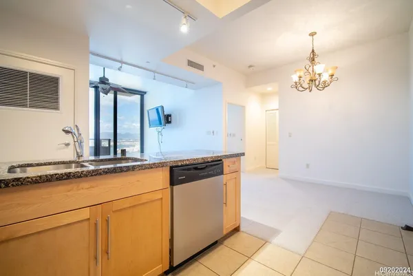 $4,300 | 600 Queen Street, Unit 4201, Honolulu, HI 96813
